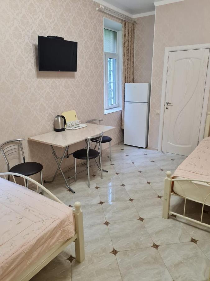 Guest House Gorny Ruchei Gagra Extérieur photo